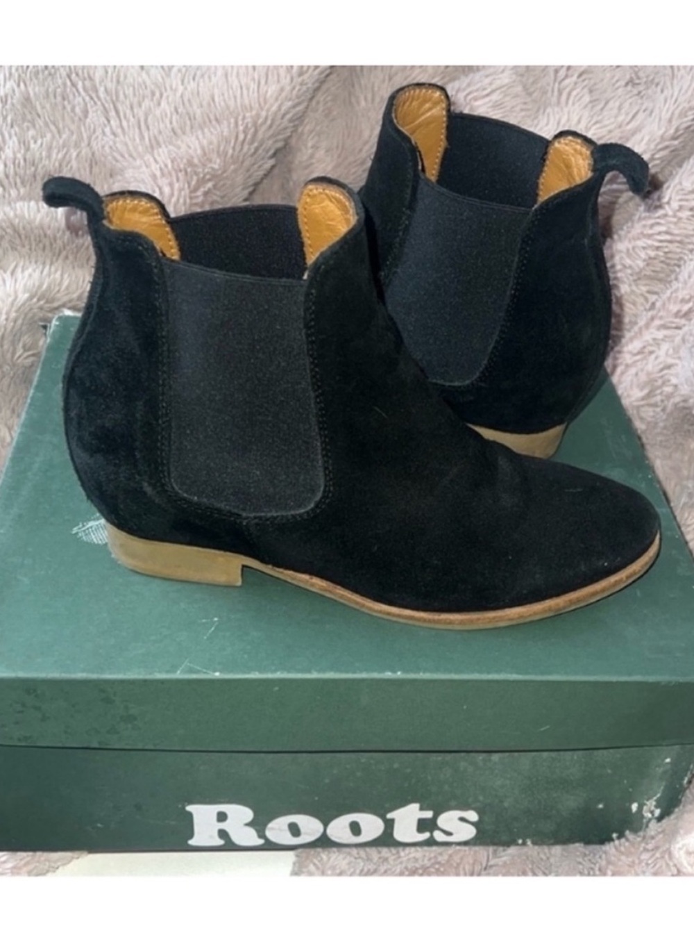 Roots • Women’s 36 (6) • Suede Italian Wedge Booties • Black